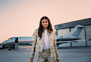 Smile, famous actress, Hailee Steinfeld HD wallpaper