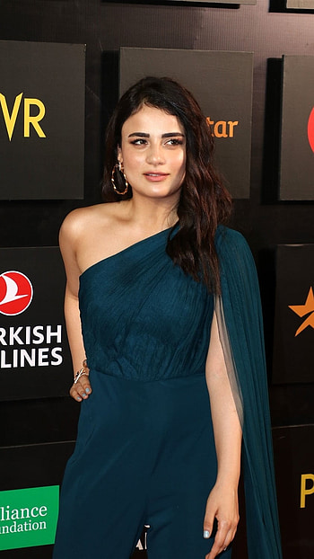 Radhika Madan, Bollywood Radhika HD phone wallpaper