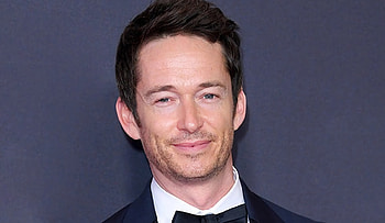 Simon Quarterman, Talented actor, Enigmatic roles, Nuanced performances HD wallpaper