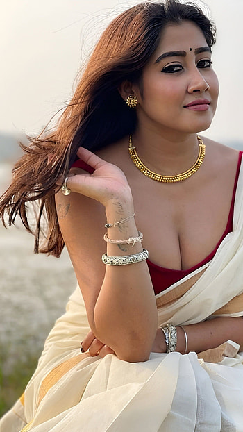 Sophie, sophia, saree beauty, cleavage, tiktok star HD phone wallpaper