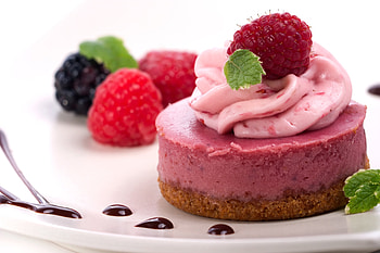 Delicious dessert , Sweet treat visuals, Tempting food graphy, Indulgent backgrounds HD wallpaper