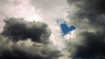 Love in the Clouds, formation, clouds, shape, cool, unique, heart, pattern HD wallpaper