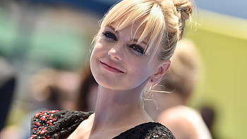 Actress Anna Faris, Secret marriage, Celebrity news HD wallpaper