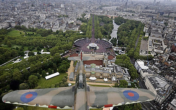 Queens Diamond Jubilee, past, fly, buckingham, palace HD wallpaper