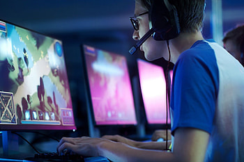 Gamer, Becoming a professional, Gaming aspirations, Insider tips HD wallpaper