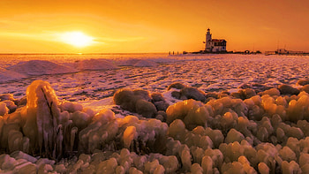 Lighthouse in Winter, sky, sunset, snow, ice, colors HD wallpaper