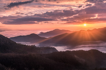 Mountains Fog Sunbeams Clouds , mountains, sunbeam, clouds, fog, nature HD wallpaper