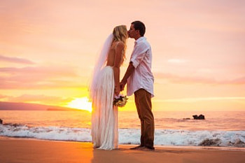 Love, sea, sand, man, beach, woman, wedding, clouds, nature, kiss, sky, splendor, bride, sun, sunset, ocean HD wallpaper