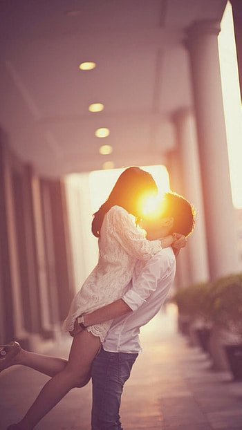 Lovers kissing and hugging, Android best , Romantic gestures, Love in the digital age HD phone wallpaper