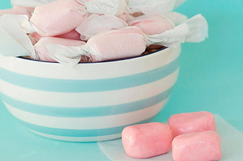 Bubble gum ice cream, Unique and flavorful, Fun and nostalgic, Homemade frozen delight HD wallpaper