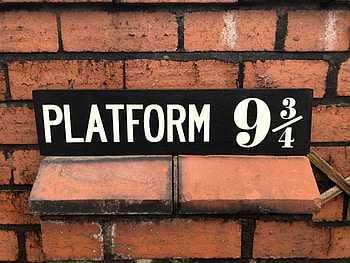 Platform 9 3/4 movies, Platform 9 3/4 sign, Hogwarts train station, Vintage gift HD wallpaper