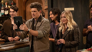 Chris Lowell Hilary Duff Kim Cattrall How I Met Your Father HD wallpaper