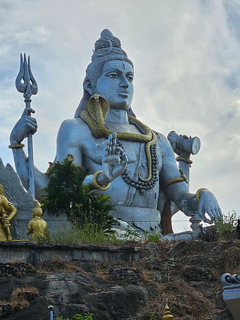 Impressive statue of Lord Shiva in Murdeshwar, India, showcasing intricate Hindu artistry. HD phone wallpaper