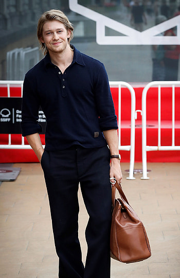 Joe Alwyn, Taylor Swift, Relationship, Celebrity couple HD phone wallpaper