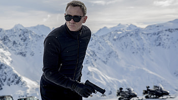 Daniel Craig Spectre, Dynamic performance, Action-packed scenes, Breathtaking cinematography HD wallpaper
