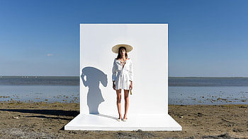 Jacquemus, La robe Arlesienne, French fashion, Couture dress HD wallpaper
