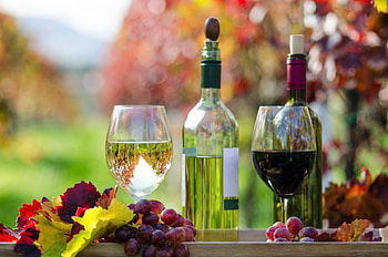 Wine, bokeh, autumn splendor, fall, bottles, glasses, autumn, fruits HD wallpaper