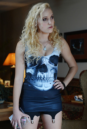 Maika Monroe movies, Maika Monroe, Celebrity pin HD phone wallpaper