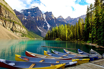 Boats on Moraine lake, Moraine, serenity, tranquil, national park, America, Banff, boats, trees, hills, Canada, beautiful, lake, mountain, rest, cliffs, canoes, forest HD wallpaper