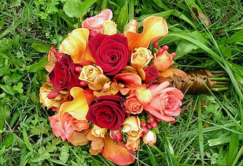 Flowers, Grass, Roses, Bouquet, Calla, Orchids, Callas HD wallpaper