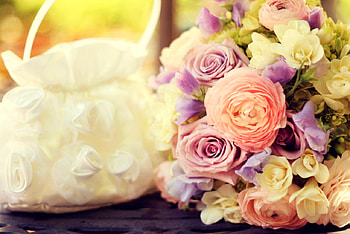 Bouquet, colorful, graphy, colors, purse, beauty, rose, roses, romance, beautiful, colorful roses, still life, pretty, with love, nature, romantic, flowers, lovely, for you HD wallpaper