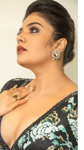 Sreemukhi, telugu actress, anchor HD phone wallpaper