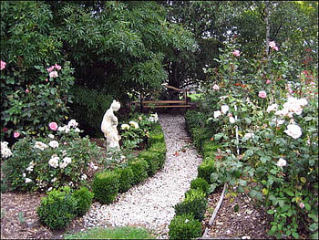 WEDDING VENUE, garden, flowers, lovely, statue HD wallpaper