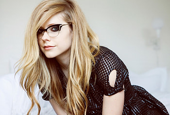 AVRIL LAVIGNE, glasses, blonde, pretty HD wallpaper
