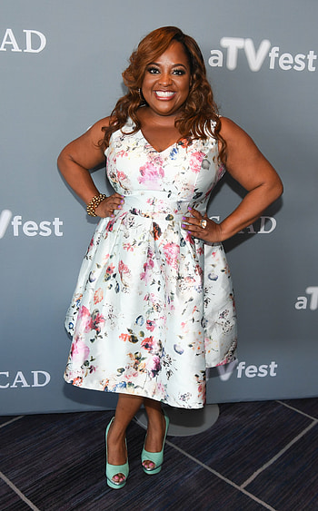 Sherri Shepherd, Multitalented artist, Versatile career, Charismatic personality HD phone wallpaper