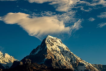 Stunning snow-capped mountain peak under a vibrant sky, perfect for nature lovers. HD wallpaper