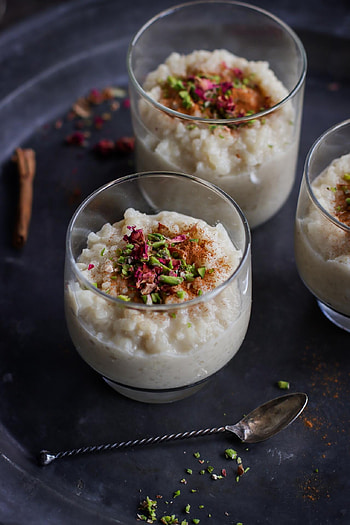 Afghan rice pudding delight, Shir Berinj recipe, Fragrant and aromatic, Traditional flavors HD phone wallpaper