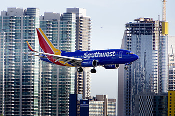 Southwest Airlines, Flight attendant altercation, Teeth broken, Legal sentencing HD wallpaper