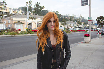 Red head, leather jacket, Katherine McNamara HD wallpaper