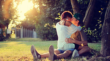 Kissing , Intimate moments captured HD wallpaper