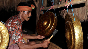 Christmas gongs, Ancestral music, Catholic church, Sumba aural archipelago HD wallpaper