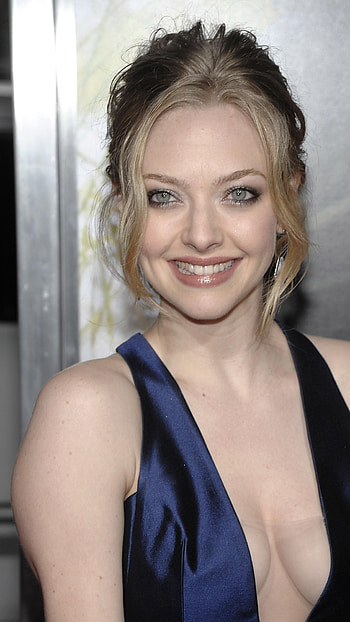 Amanda Seyfried, hollywood actress HD phone wallpaper