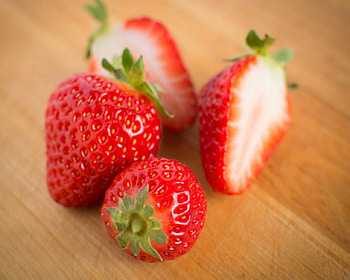 Strawberry, fruits, food, red HD wallpaper