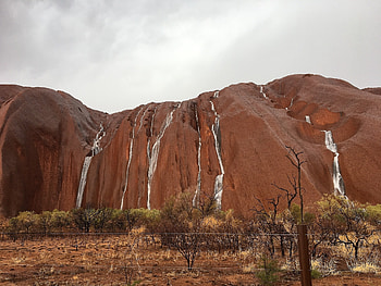 Uluru, Australia Wassserflle am, Touristen beobachten, Phnomen HD wallpaper