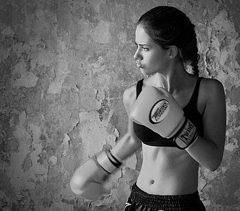 WARM UP, graphy, boxing match, bw, fight, sport, woman HD wallpaper