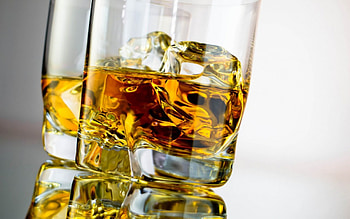Whiskey with ice, whiskey, bombata, abstract, ice HD wallpaper