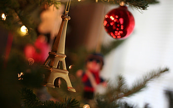 Christmas tree, globes, eiffel tower, christmas HD wallpaper