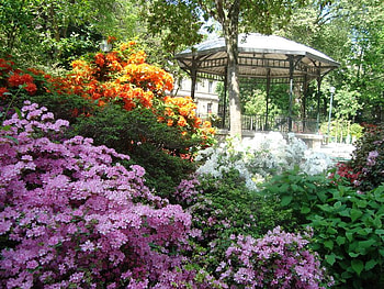Spring Gazebo, gazebo, garden, beautiful, flowers, spring, park HD wallpaper