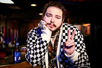 Post Malone, Impressive , Striking background, Visual appeal HD wallpaper