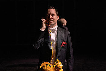 Elijah Wood in Yellowjackets - Ultra, TV Show, Yellowjackets, Elijah Wood HD wallpaper