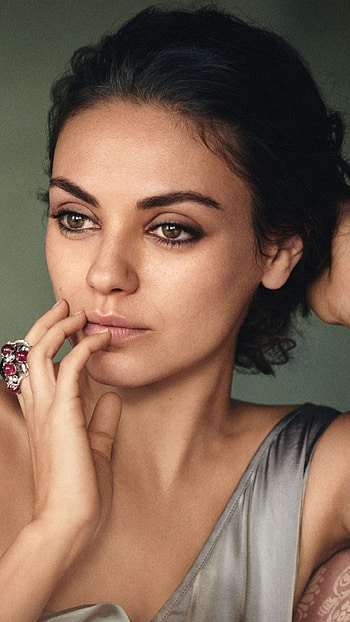 Ashton Kutcher, Mila Kunis, Celeb couple, Pin on Mila Kunis HD phone wallpaper