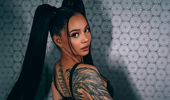 Bella Poarch, Visual inspiration, Captivating , Fandom love HD wallpaper