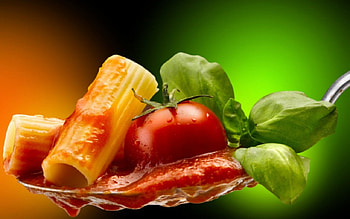 Red tomato and pasta, paste, tomato, food, sauce HD wallpaper