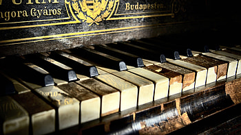 Old Piano F1, musical instrument, wide screen, music, piano, graphy HD wallpaper