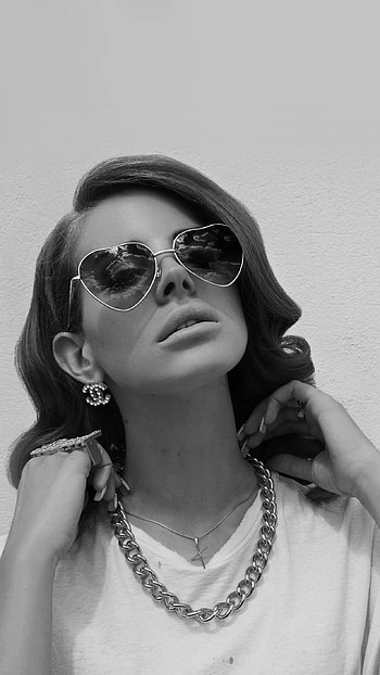 Lana Del Rey on , Dark and moody , Music vibes, Celebrity beauty HD phone wallpaper