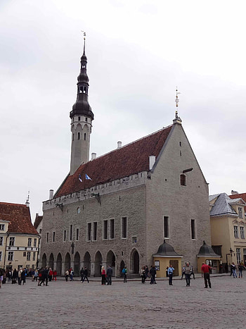 Tallinn Town Hall, Reakoja platz, The lady travels HD phone wallpaper